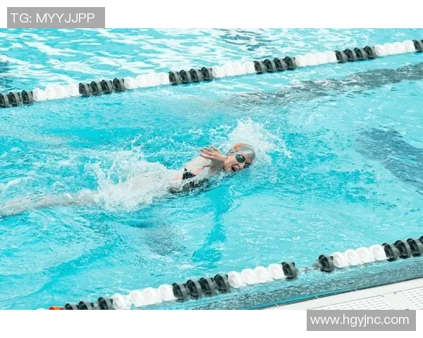 自由泳训练中常见错误分析及纠正方法,帮助提升游泳技巧 自由泳训练中常见错误分析及纠正方法,帮助提升游泳技巧